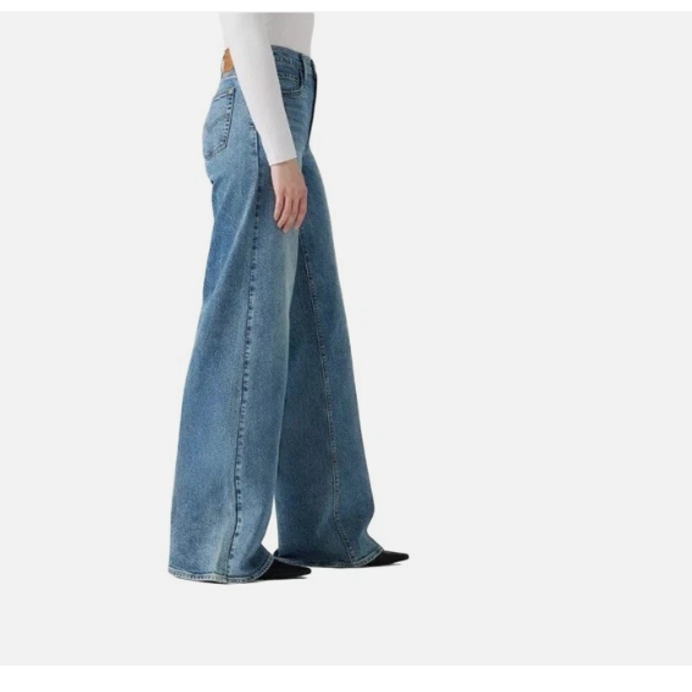 Levi's ® 728 High Rise Wide Leg Jeans 27 x32 Medium Wash NWT Stretch